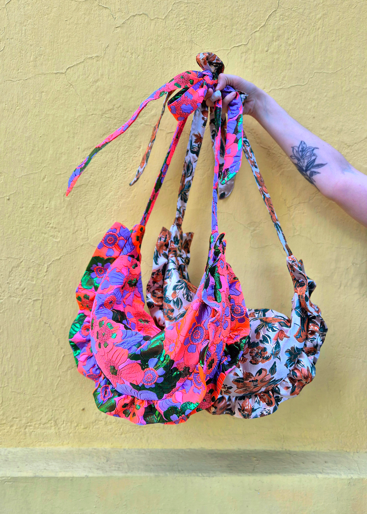 Cartera Hortensia flores beige